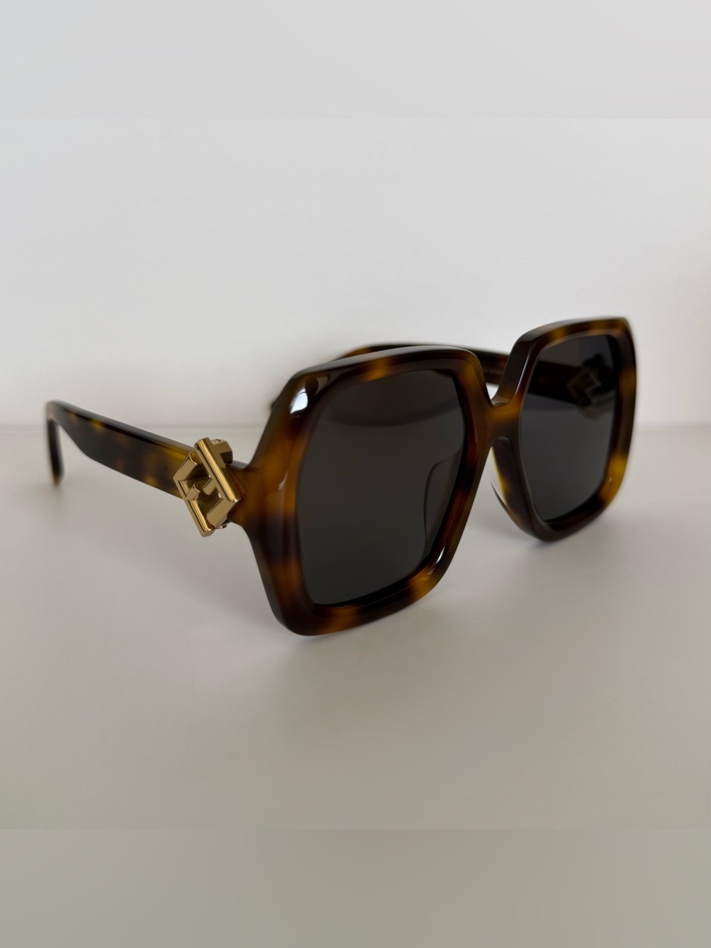 NEW!!! Fendi oversized women sunglasses FE40139F 53A Authentic